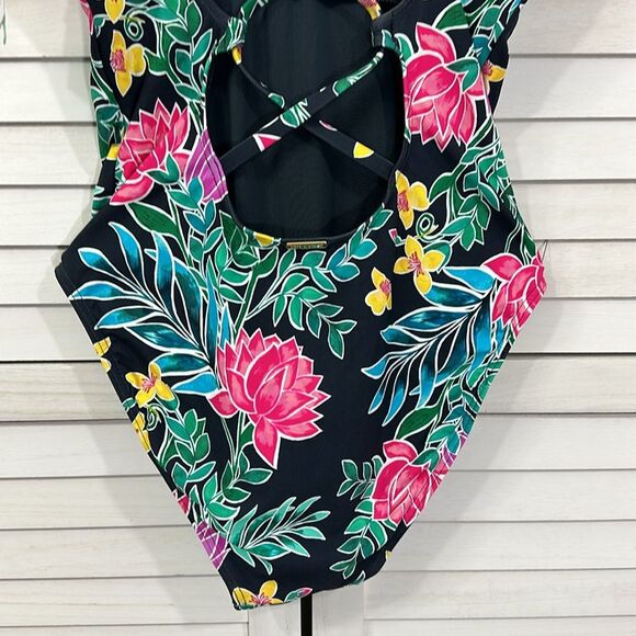 Sunsets Swimsuit Size Medium One Piece Veronica Twilight Blooms NWT - Picture 8 of 15